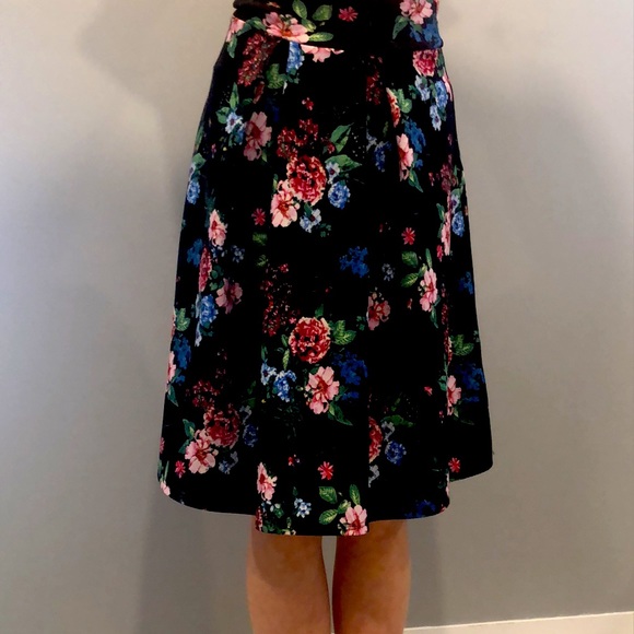 A pack of three floral skirts. - Picture 3 of 3